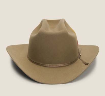 Kako me je en navaden Stetson klobuk spremenil v lokalno legendo (vsaj v moji glavi)